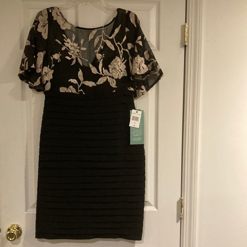 Brand new classy black and gold dress. Scarlett, size 10. Tags attached.